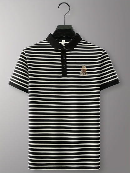 Męska koszulka polo w paski z emblematem na piersi – klasyczna, z krótkim rękawem, styl smart casual