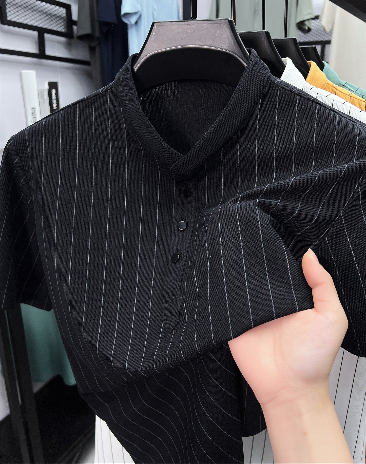 Męska koszula z krótkim rękawem, stójką i prążkami do stylizacji smart casual