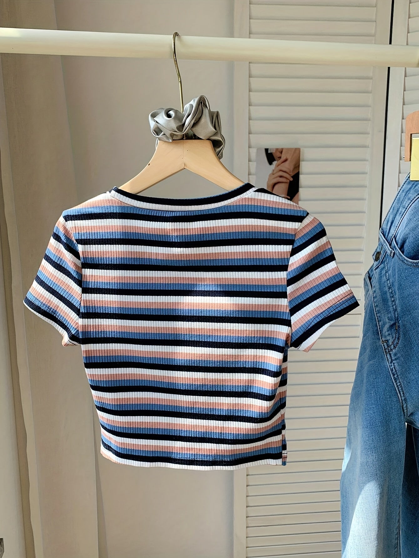 T-shirt donna a maniche corte in maglia a coste con motivo a righe retrò – tempo libero & estate