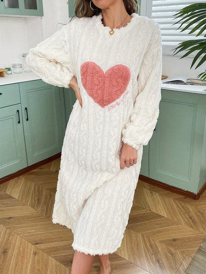 Damesnachtkleed van zachte fleece met hartjespatroon, lange mouwen, wit