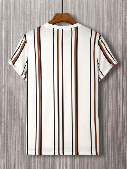 Męski T-shirt z pionowym wzorem w paski i nowoczesnym napisem – miejski casualowy styl