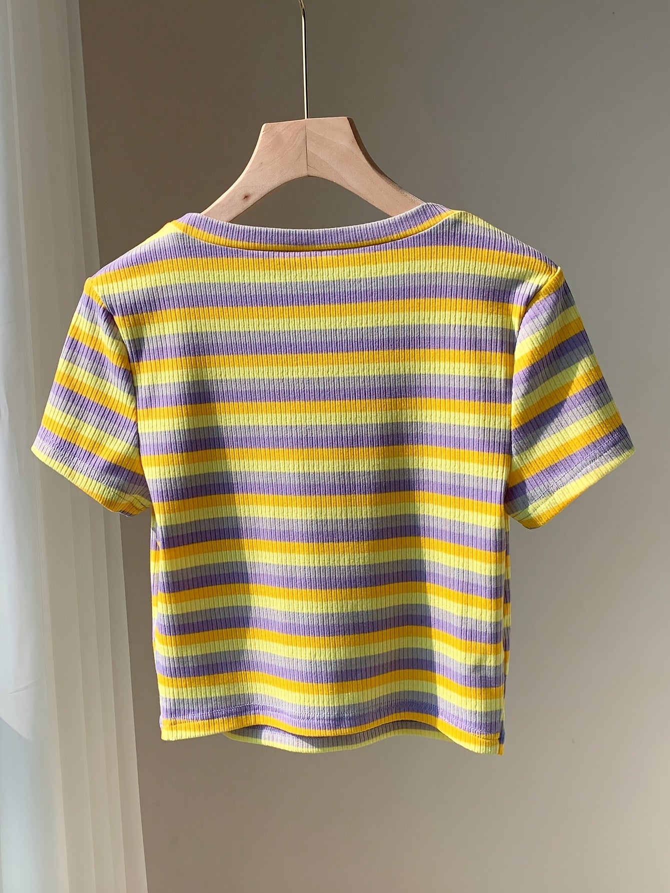 T-shirt donna a maniche corte in maglia a coste con motivo a righe retrò – tempo libero & estate