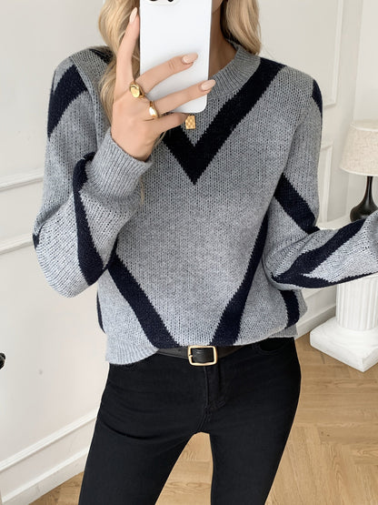 Pullover da donna in maglia con scollo rotondo e motivo chevron grigio e nero