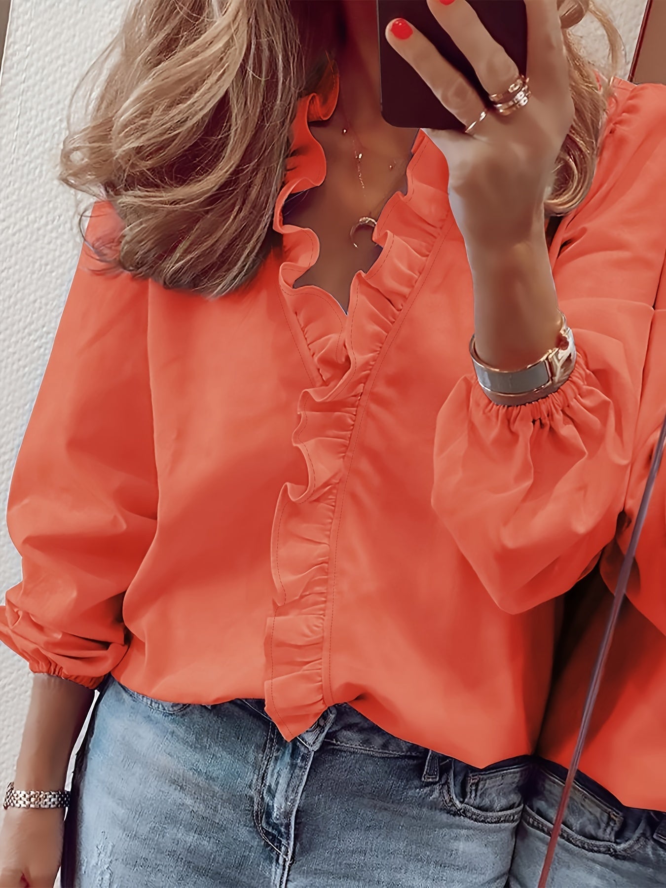 Blusa de mujer elegante con cuello volante y mangas largas – Camiseta de moda para el día a día y la oficina
