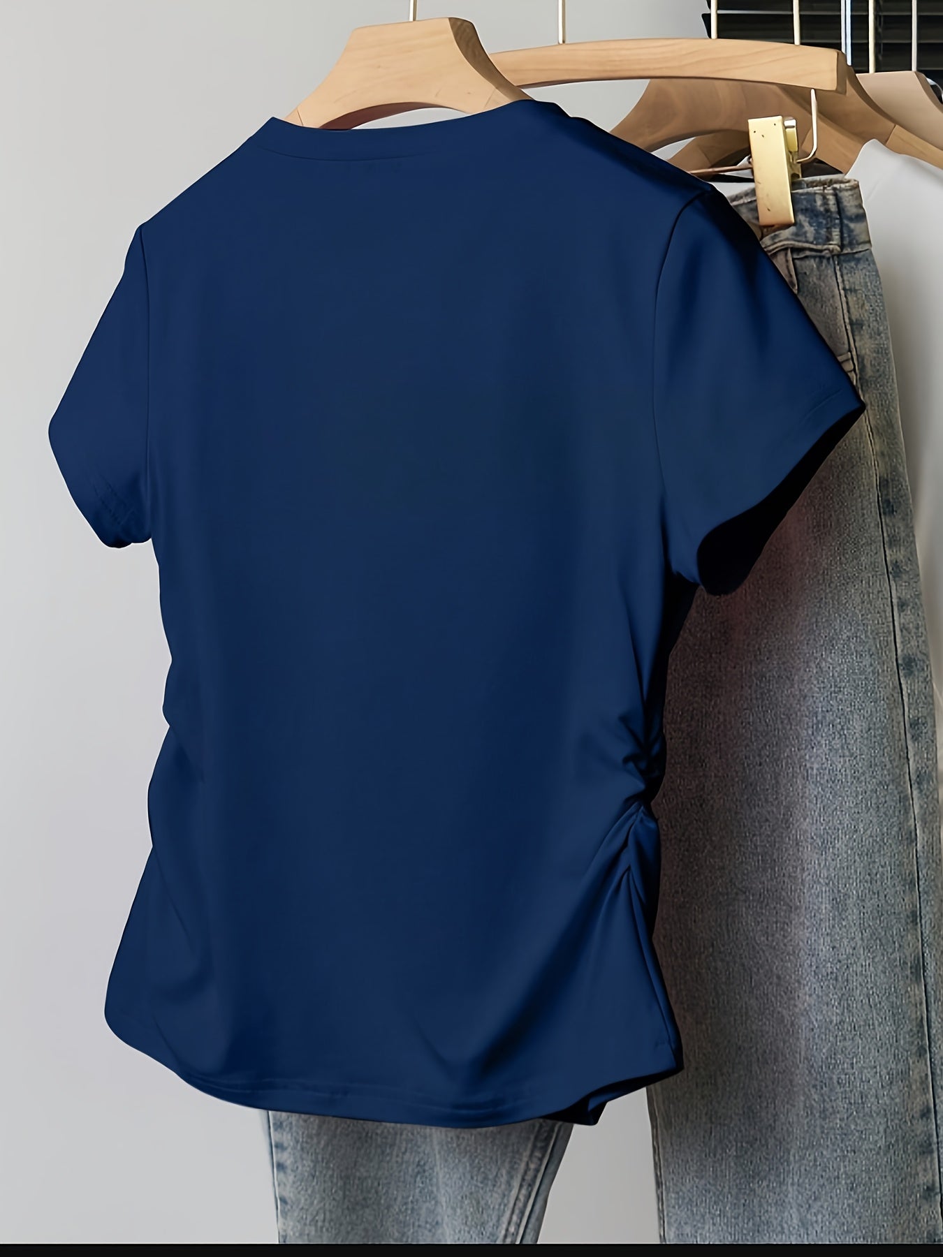 Camiseta para mujer con estampado de corazón y corte moderno – Ideal para día a día y ocio
