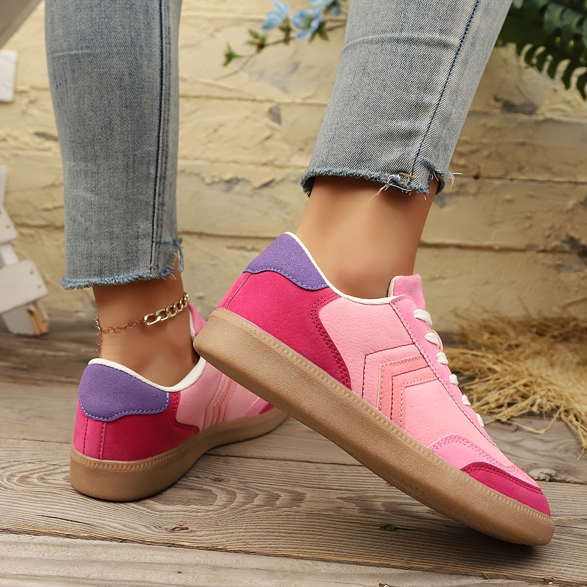 Damsneaker i retrostil med färgblockdesign för fritid och vardag