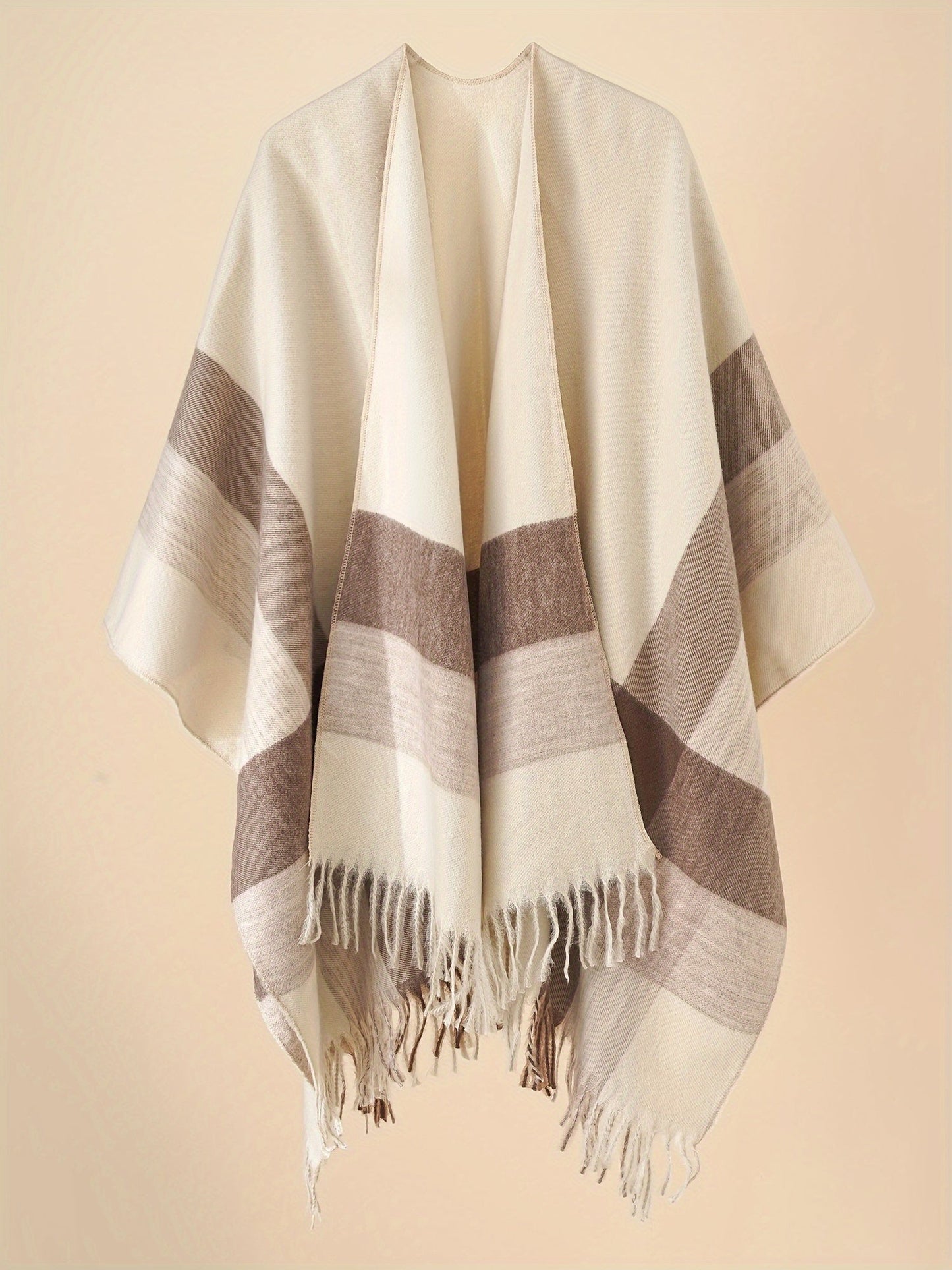Poncho capa de mujer con flecos y frente abierto