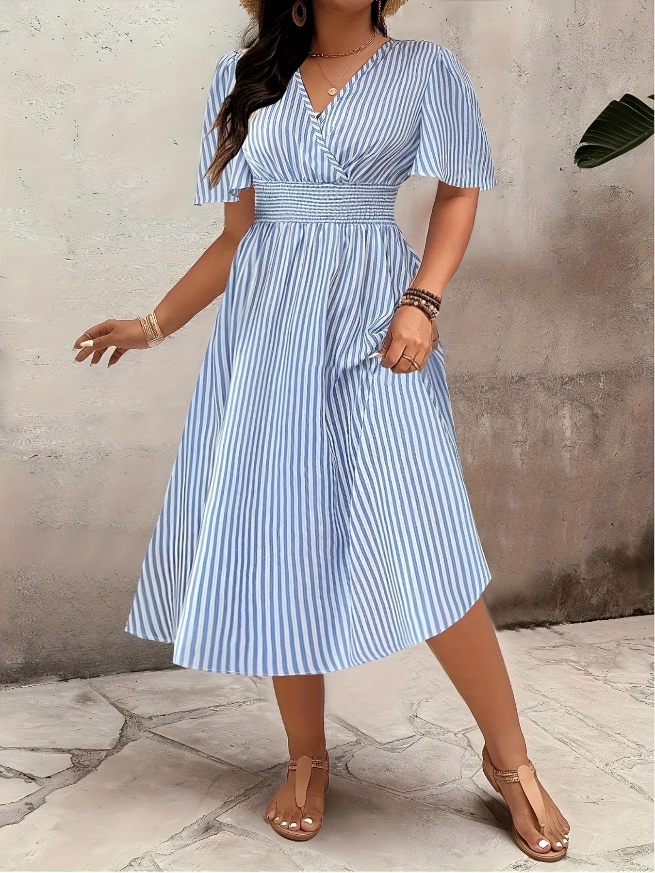 Robe midi élégante rayée pour femme avec décolleté en V et taille froncée – Parfaite pour le quotidien et les occasions spéciales