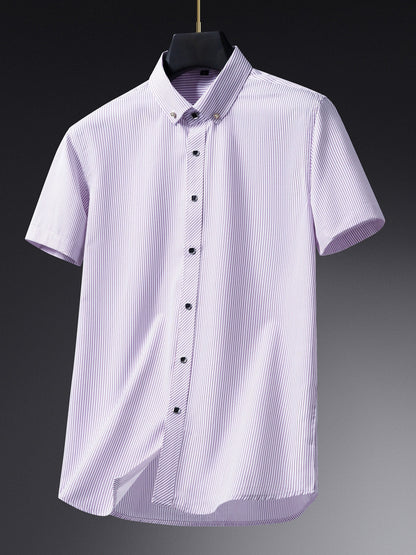 Camicia da uomo a maniche corte business con classiche righe e colletto moderno – Elegante outfit casual e da ufficio