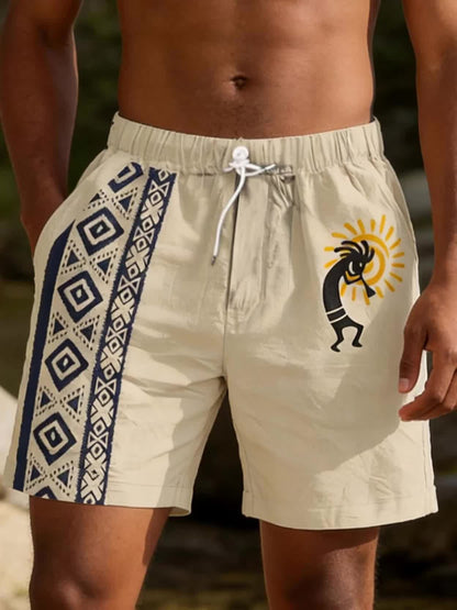 Herre fritidsshorts med etno-mønster og fløjtespiller-print – Trendy sommerbukser til ferie og strand