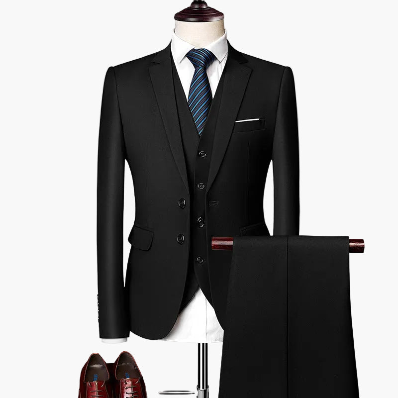 Męski trzyczęściowy garnitur slim fit na wesele i do biura – nowoczesny styl na letnie wydarzenia