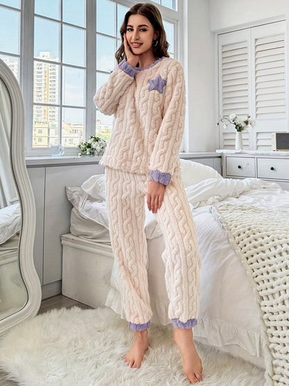 Damen Kuschel-Pyjama-Set Fluffy Zopfmuster Sternapplikation