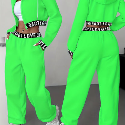 Sportieve dames-loungewear-tweedelige set met cropped hoodie en broek, band met het opschrift ‘LOVE’