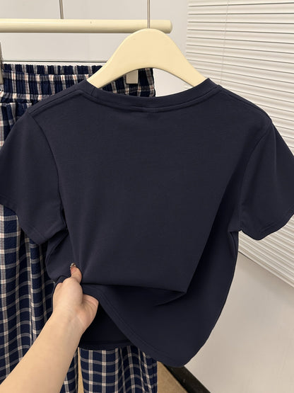 Dam-pyjamaset kortärmad t-shirt och rutiga byxor – bekväm sovdräkt i casualstil