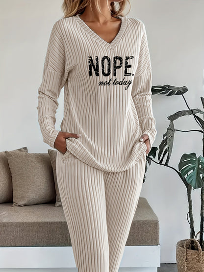 Damen Loungewear Set Gerippt mit V-Ausschnitt & Hose – "NOPE not today" Aufdruck