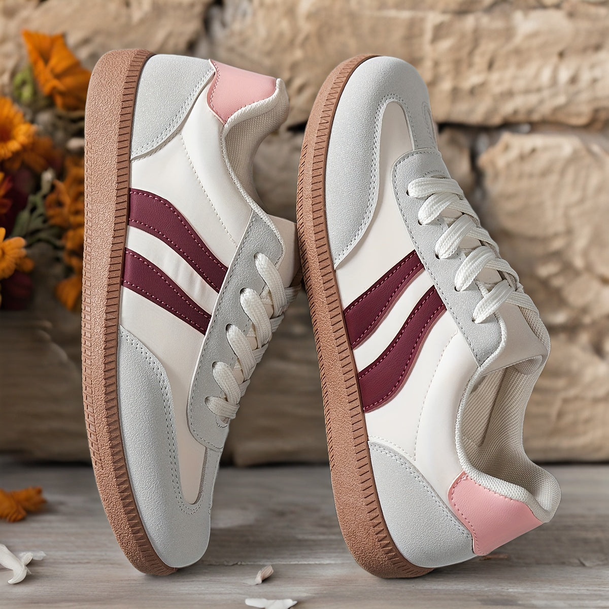 Damsneakers i retrostil med sportig design för vardag och fritid