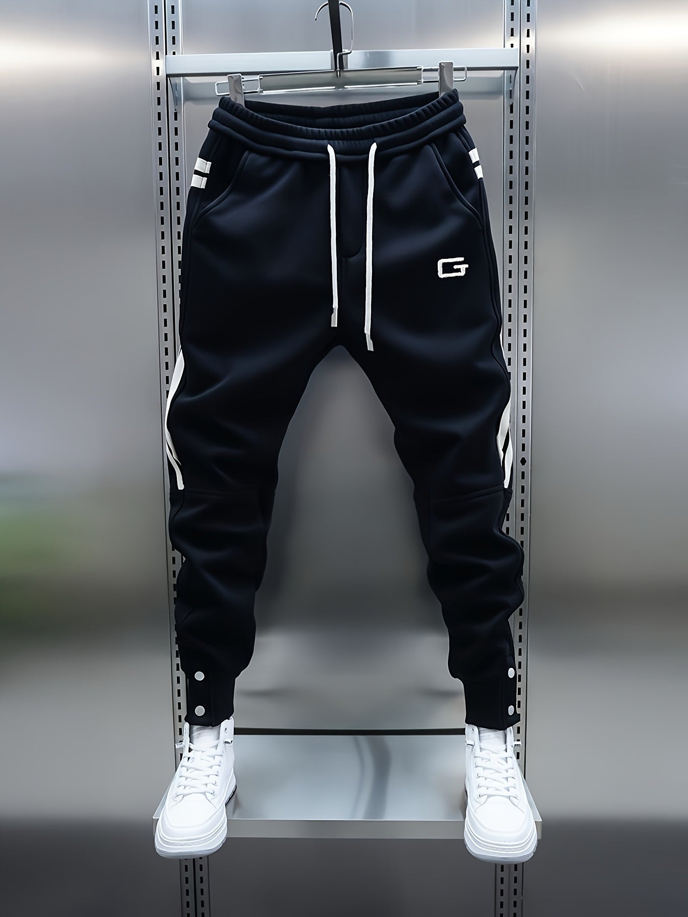 Pantaloni da jogging da uomo sportivi con bande laterali, coulisse e bottoni in vita