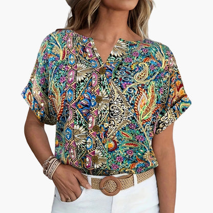 Top donna a maniche corte con abbottonatura e motivo floreale – Look estivo elegante per tutti i giorni e il tempo libero