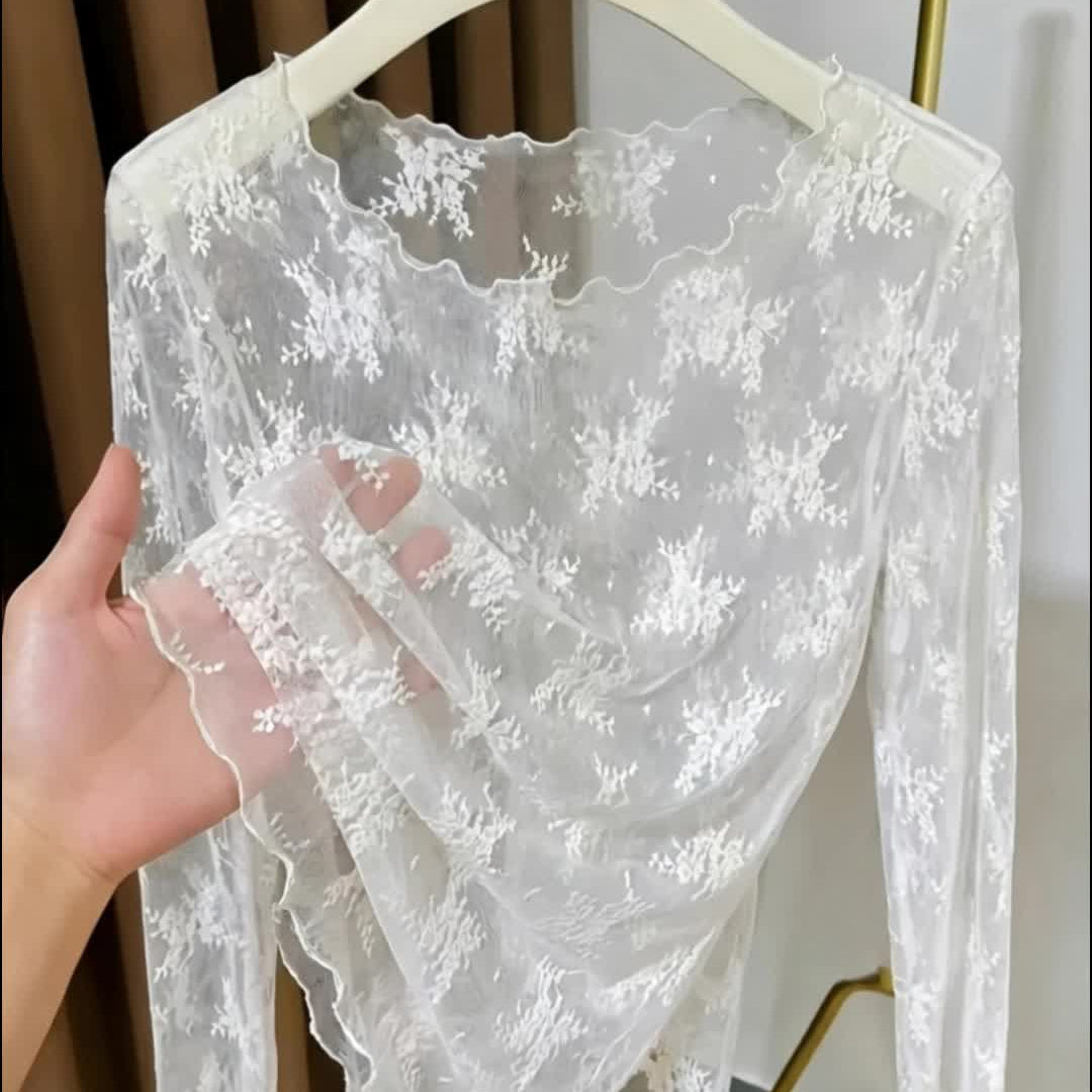 Dame langermet skjorte med blomsterbroderi og transparent design – Elegant overdel for stilfulle antrekk