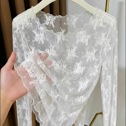 Dame langermet skjorte med blomsterbroderi og transparent design – Elegant overdel for stilfulle antrekk