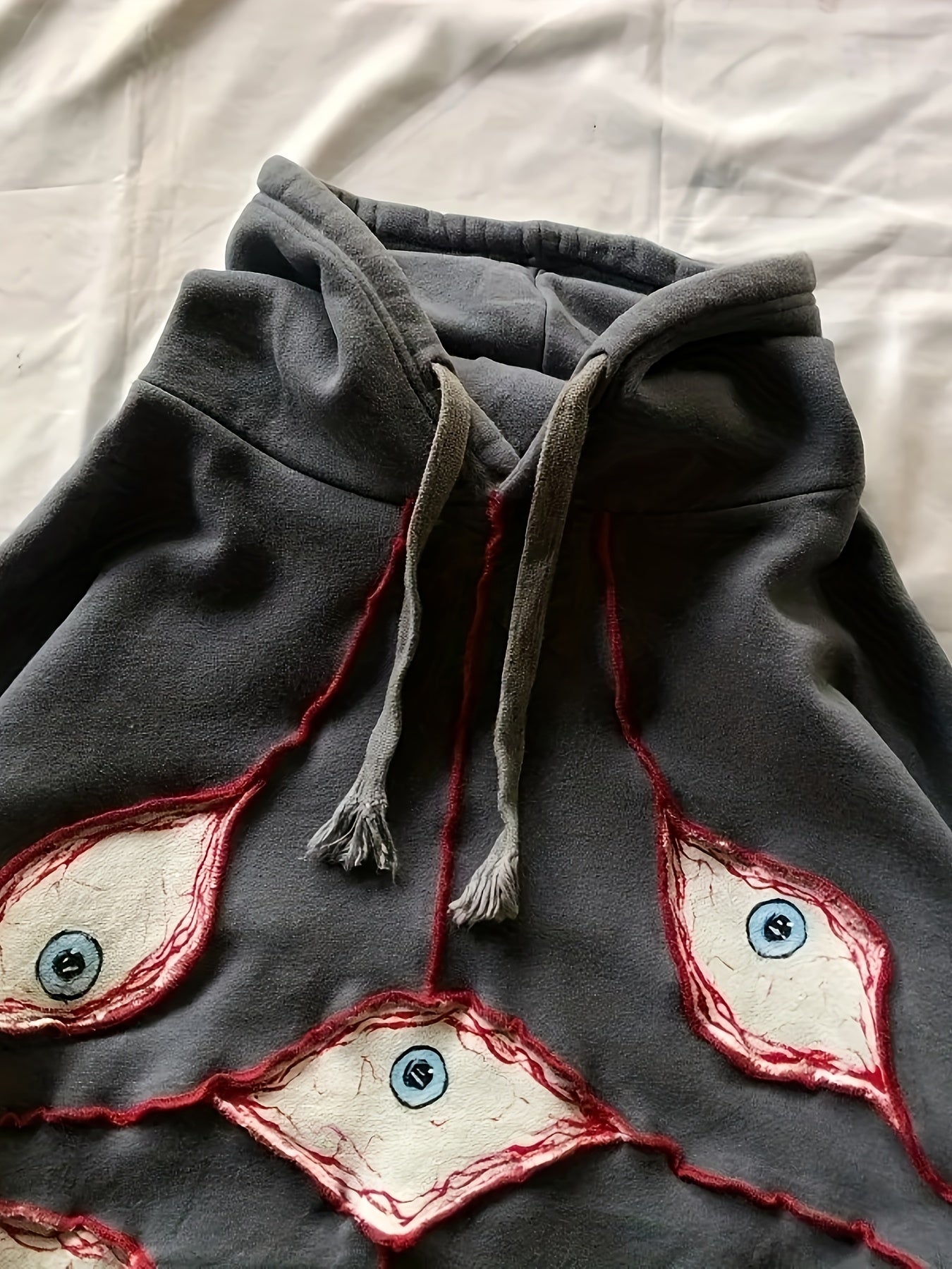 Felpa con cappuccio, taglio oversize e motivo occhi, grigio scuro
