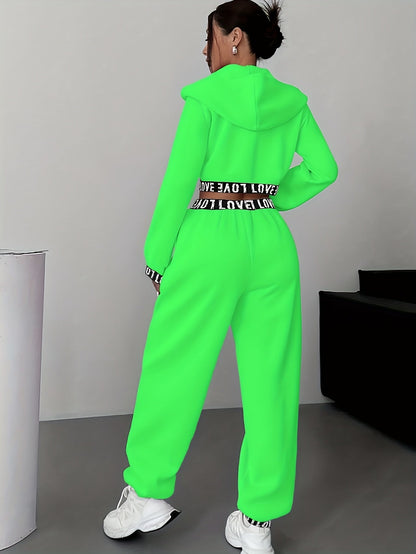 Sportieve dames-loungewear-tweedelige set met cropped hoodie en broek, band met het opschrift ‘LOVE’