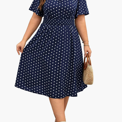 Dame fritidskjole med prikker, taljeret, elegant sommerlook