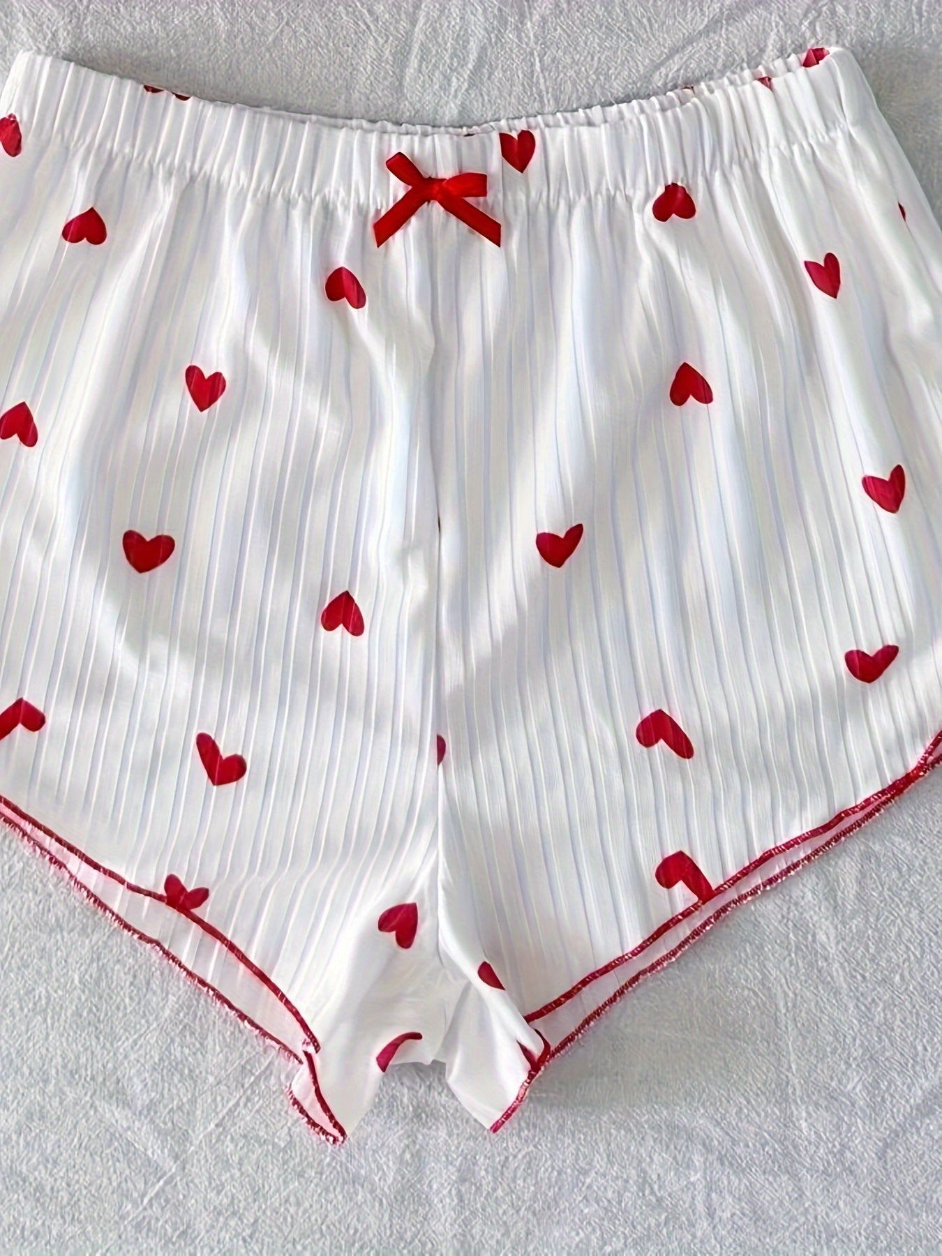 Dame pyjamasæt med hjerteprint og sløjfer – To-delt sommernatsæt, sexet stil