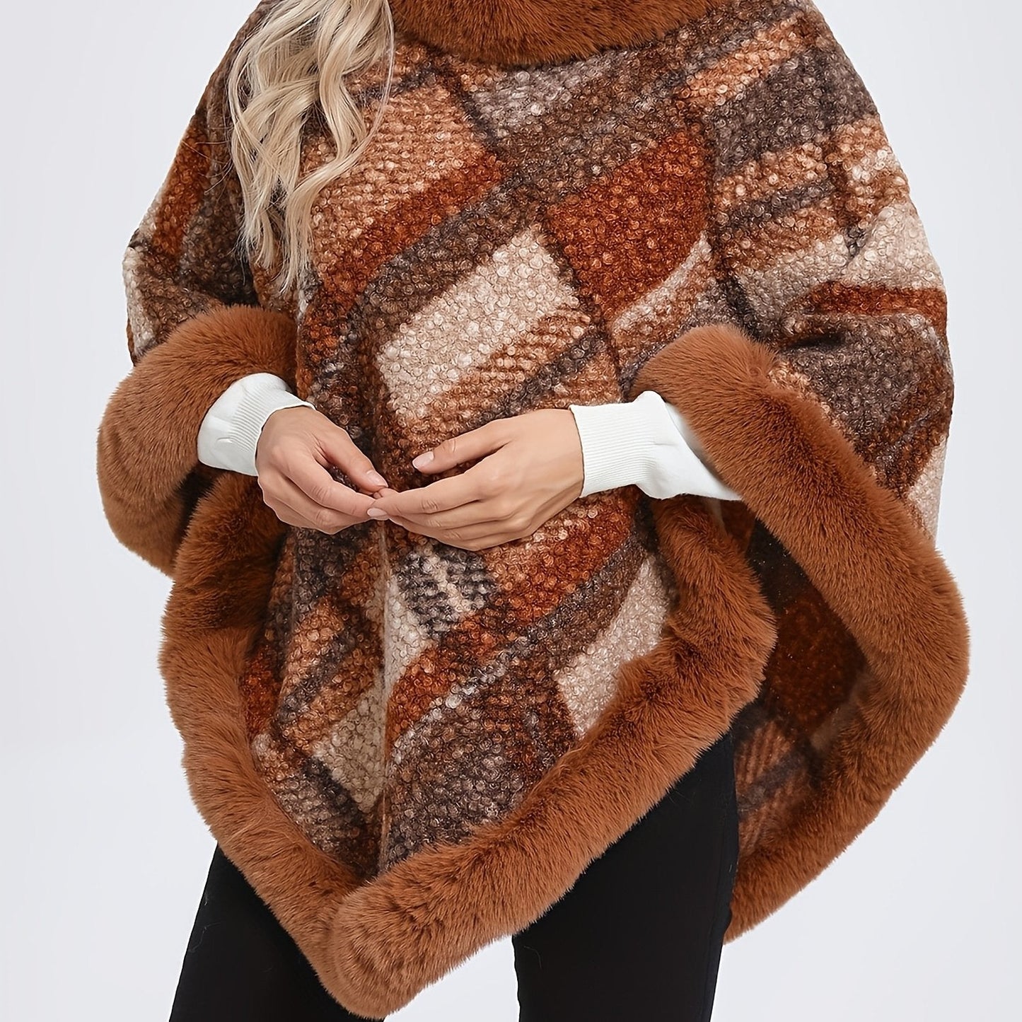 Damen Poncho mit Fellimitatbesatz, kariert, in Brauntönen oder Grau