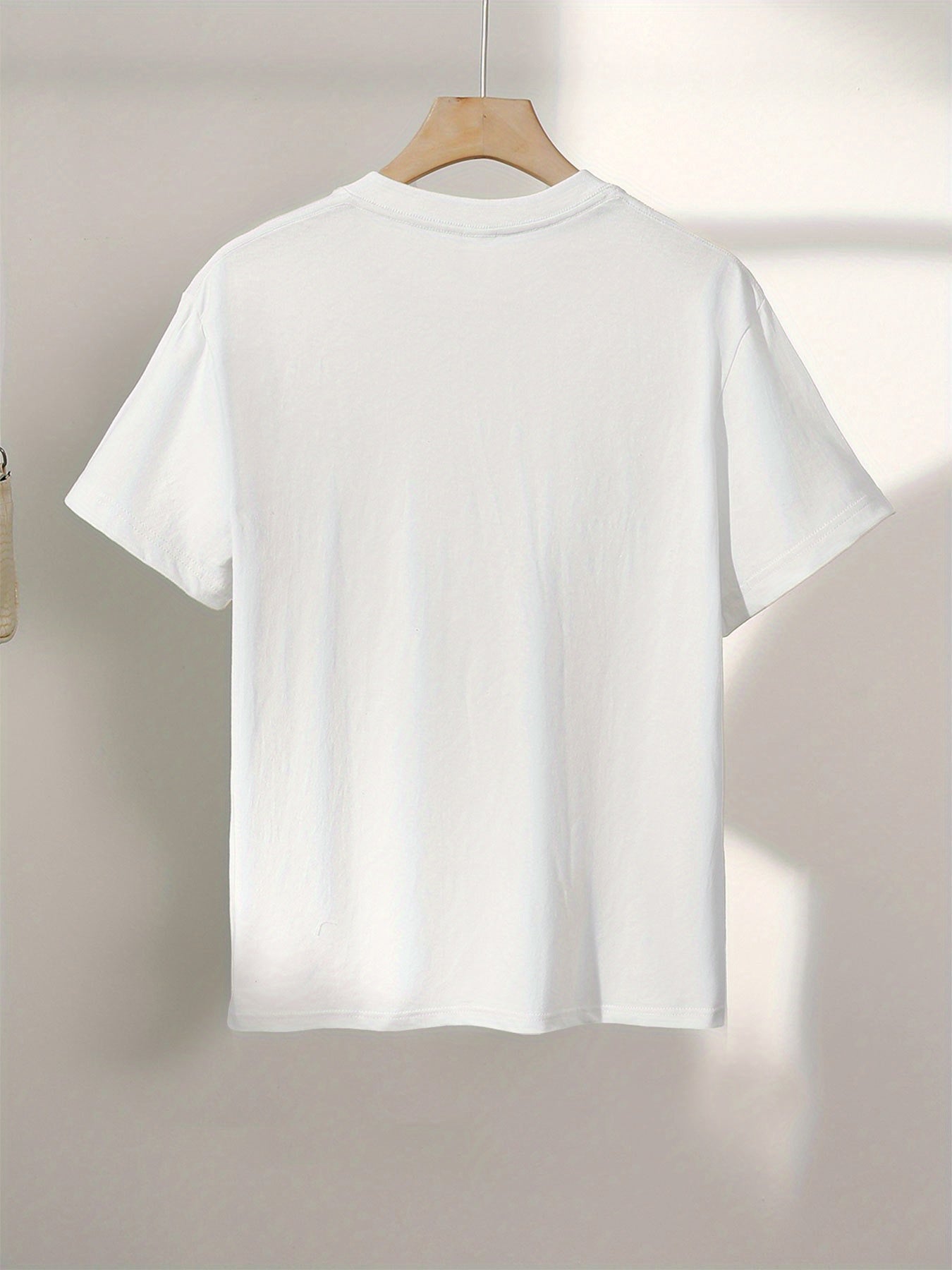 Damen T-Shirt mit abstraktem Gesicht Print – Modernes Kunst Casual Shirt für Alltag & Freizeit