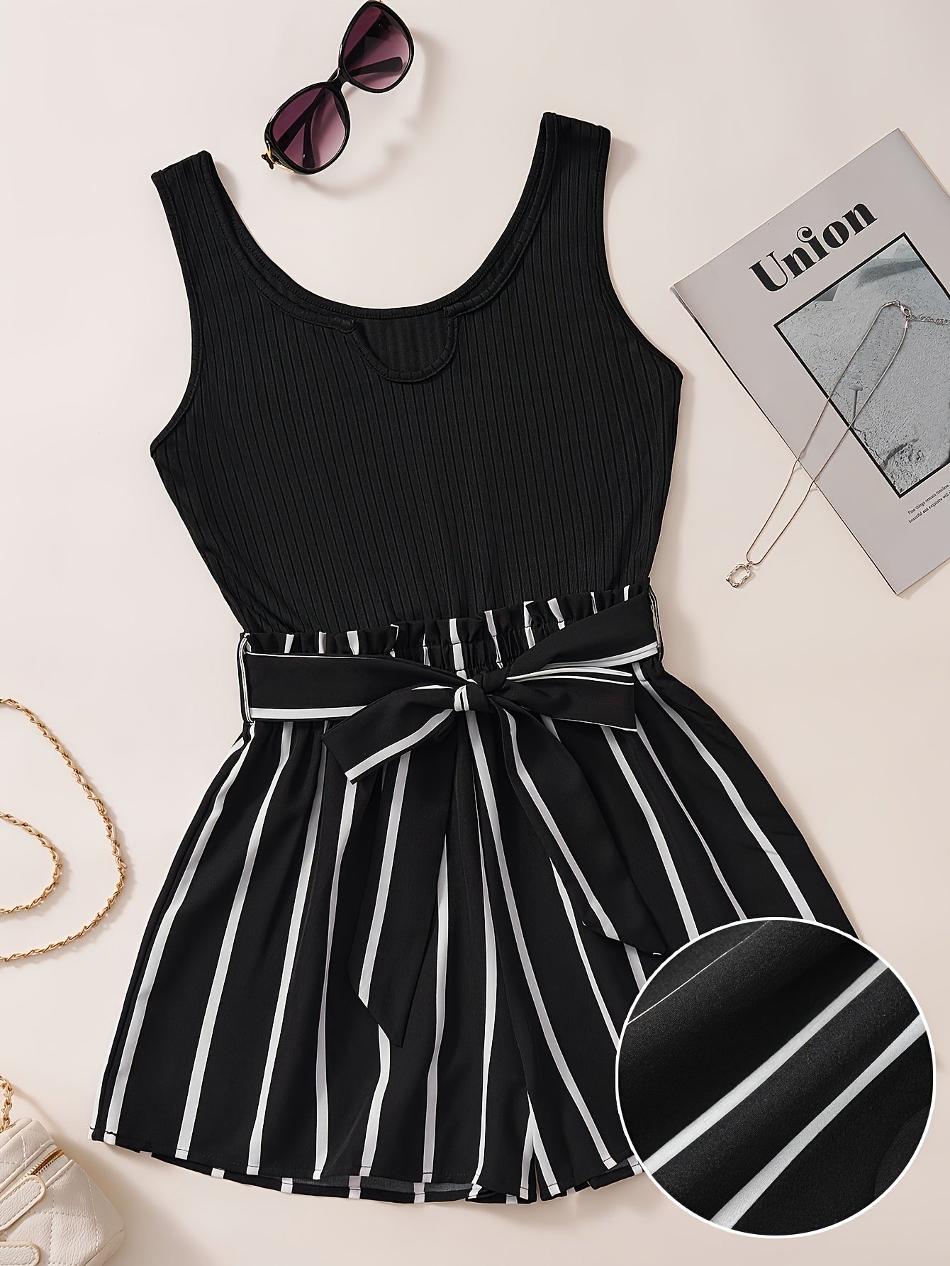Mono elegante de mujer con estampado de rayas y cinturón de cintura para primavera y verano
