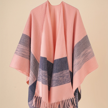 Poncho capa de mujer con flecos y frente abierto