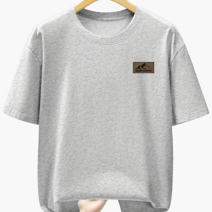 Herre T-skjorte med minimalistisk fjell-logo – fritid, urban stil, perfekt for hverdag og helg