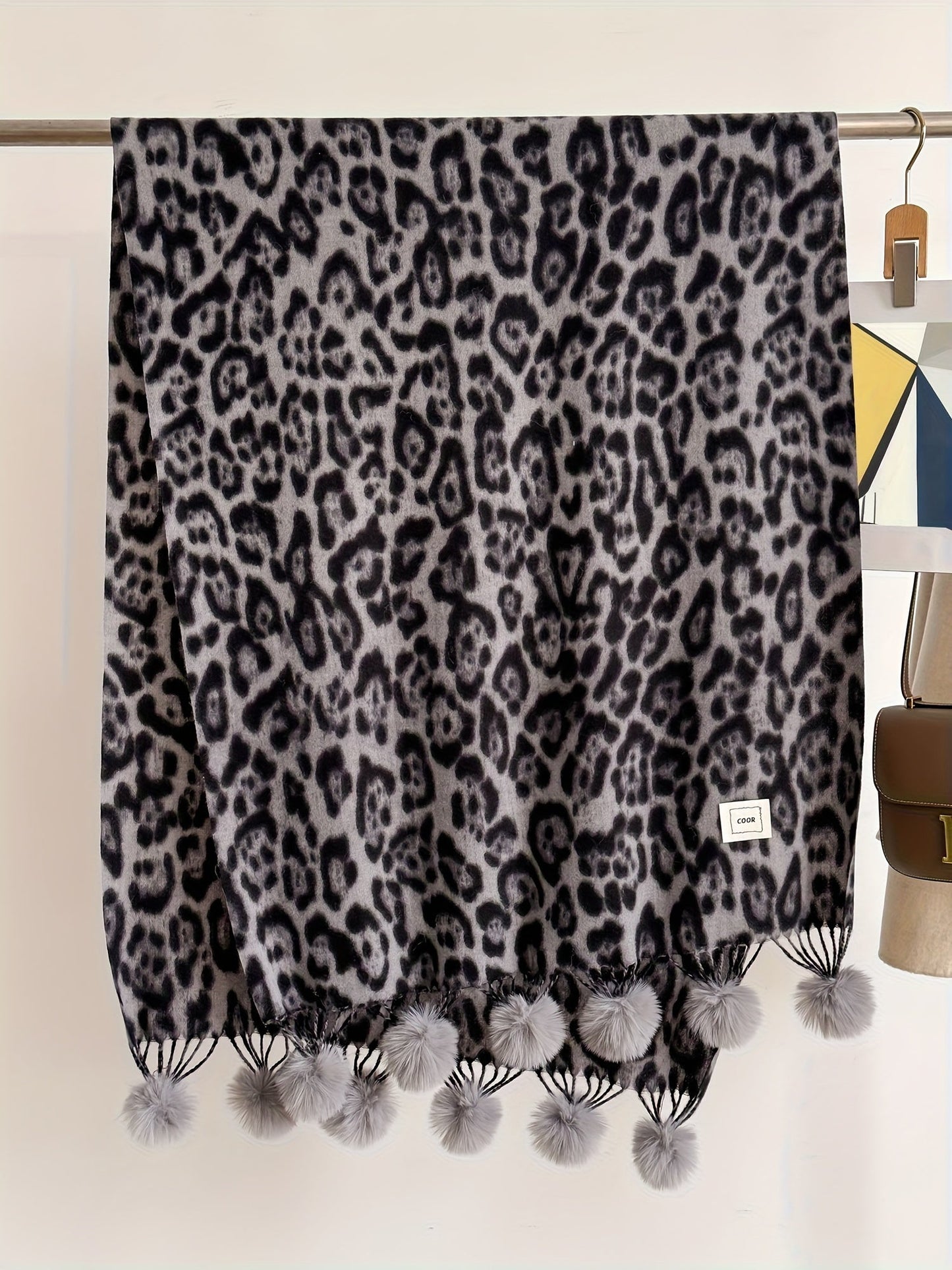 Schal mit Leopardenmuster und Pompons, weiches Material