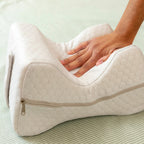Beenkussen met bevestigingsband - vlindervormig kniekussen memory foam grijs