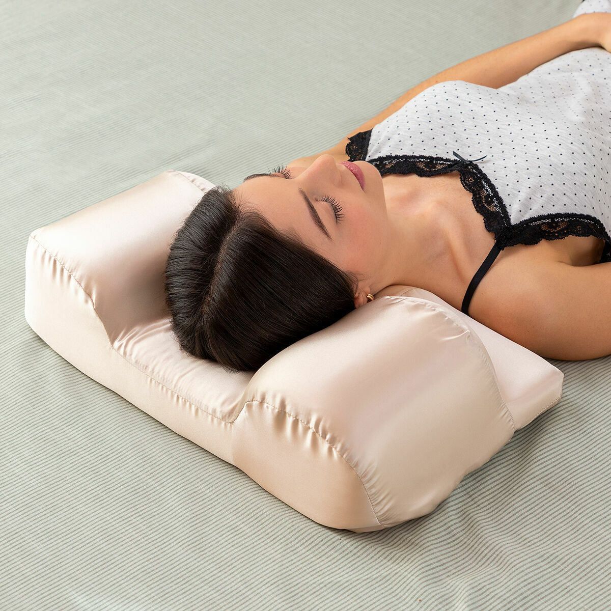 Anti-rimpel nekkussen met satijnen hoes, memory foam, beige