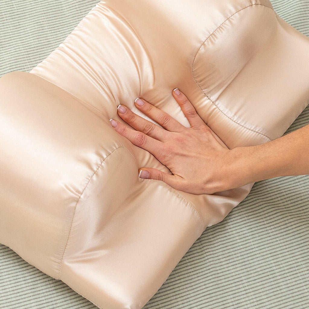 Anti-rimpel nekkussen met satijnen hoes, memory foam, beige