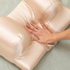 Anti-rimpel nekkussen met satijnen hoes, memory foam, beige