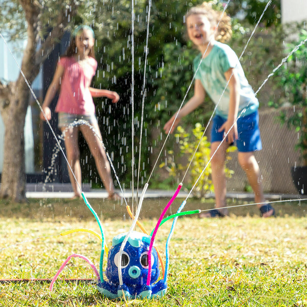 Set opblaasbare bumperbal (2x) en waterspeeltoren, buiten