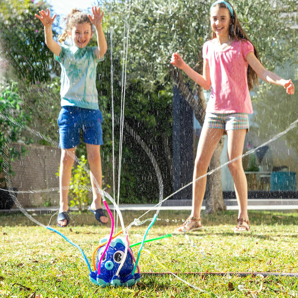 Set opblaasbare bumperbal (2x) en waterspeeltoren, buiten