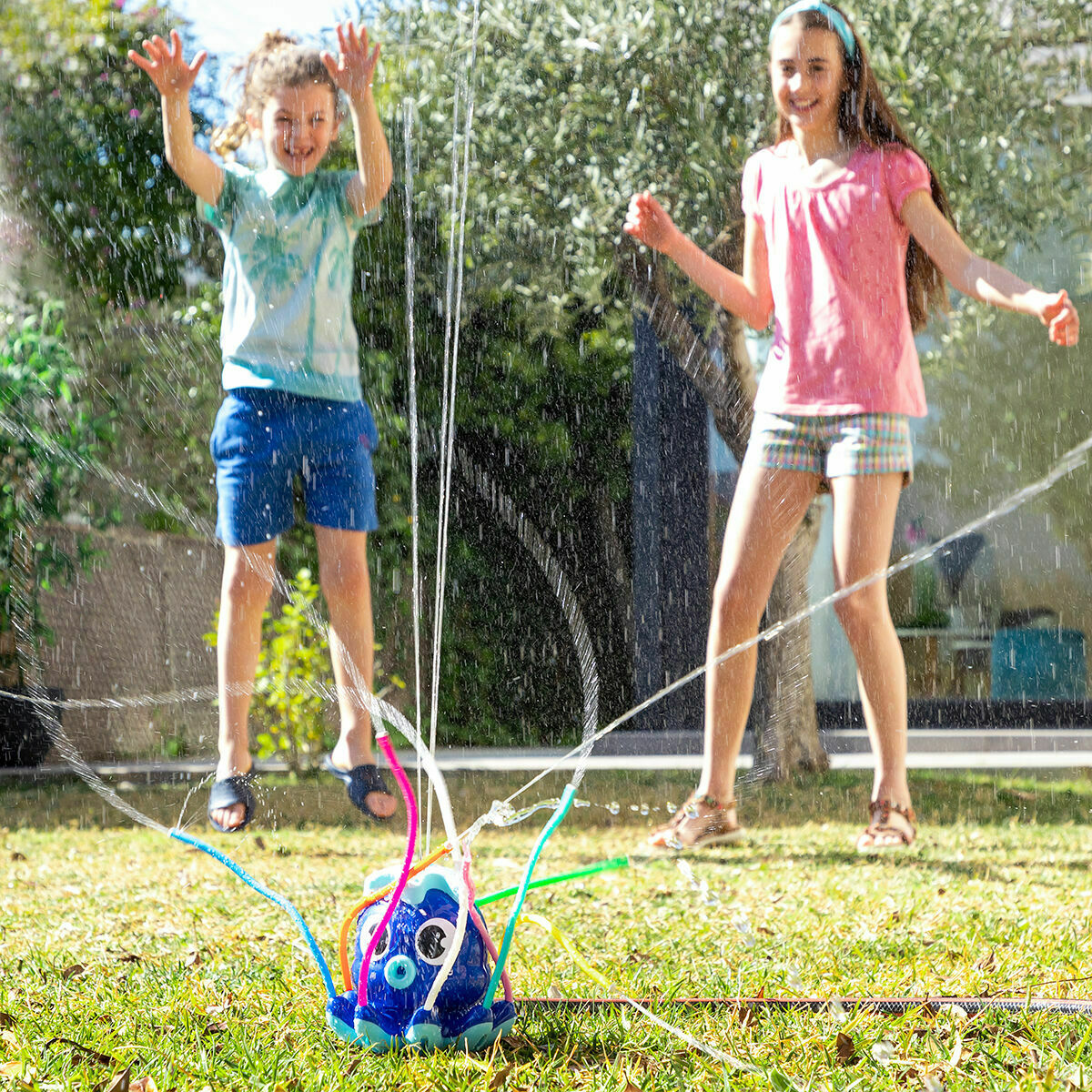 Set opblaasbare bumperbal (2x) en waterspeeltoren, buiten