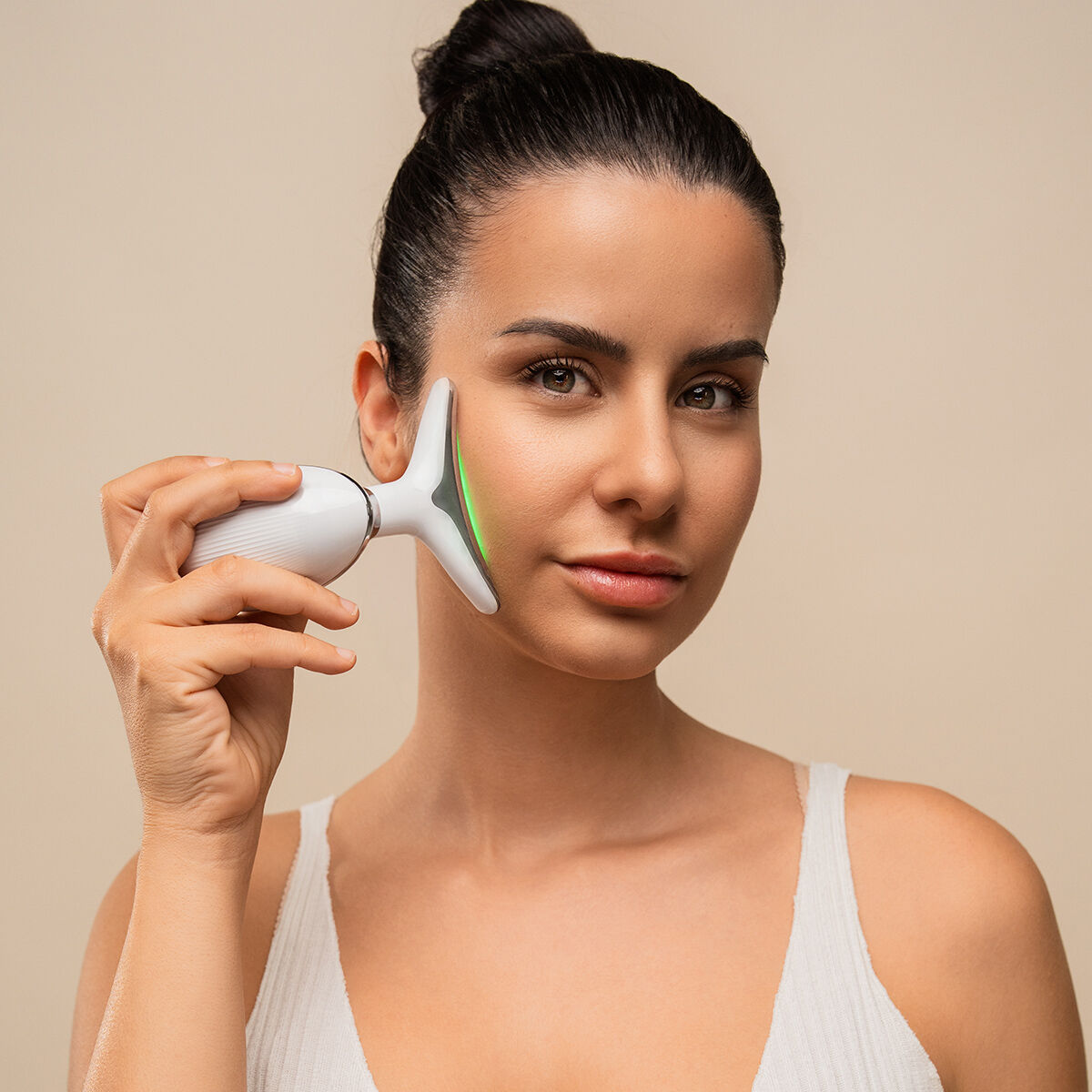 Gezichtsmassager set met LED, EMS en warmte + kombucha gezichtsserum 30 ml