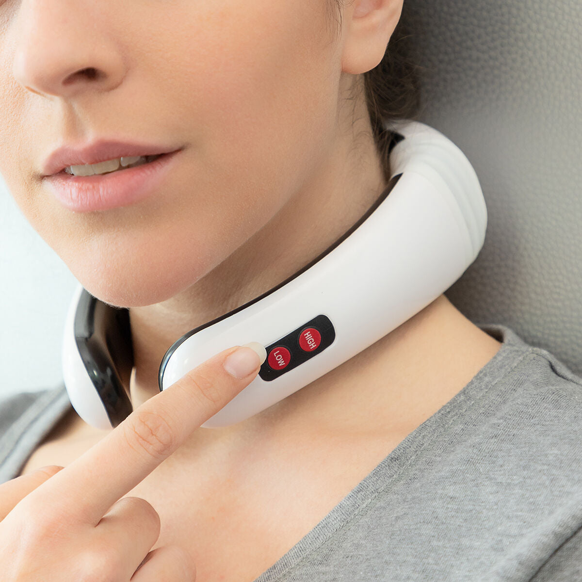 Elektromagnetisch nek- en rugmassageapparaat met verstevigende bodylotion 250 ml