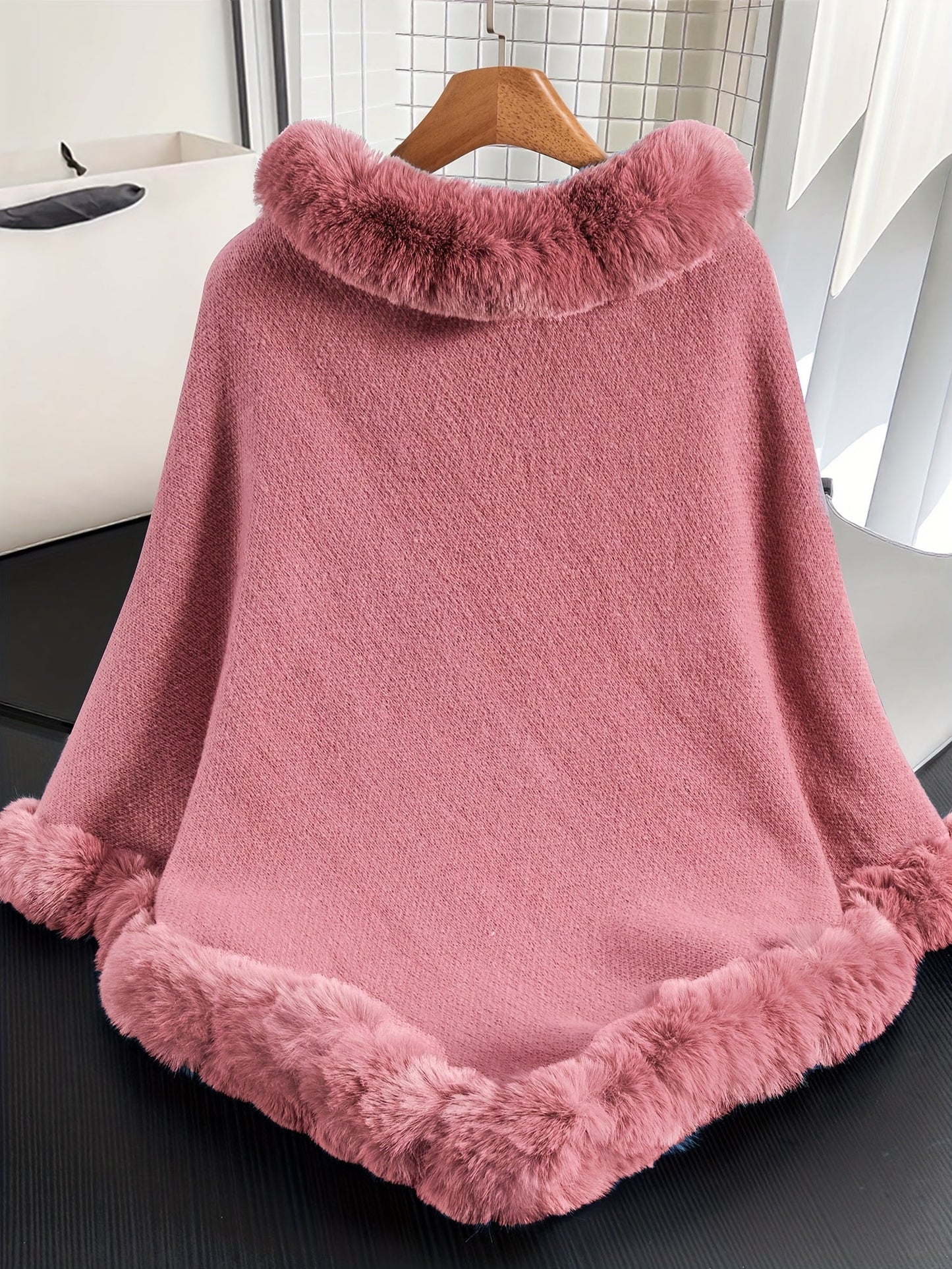 Strickponcho Damen mit Kunstfellbesatz Zopfmuster Kapuze