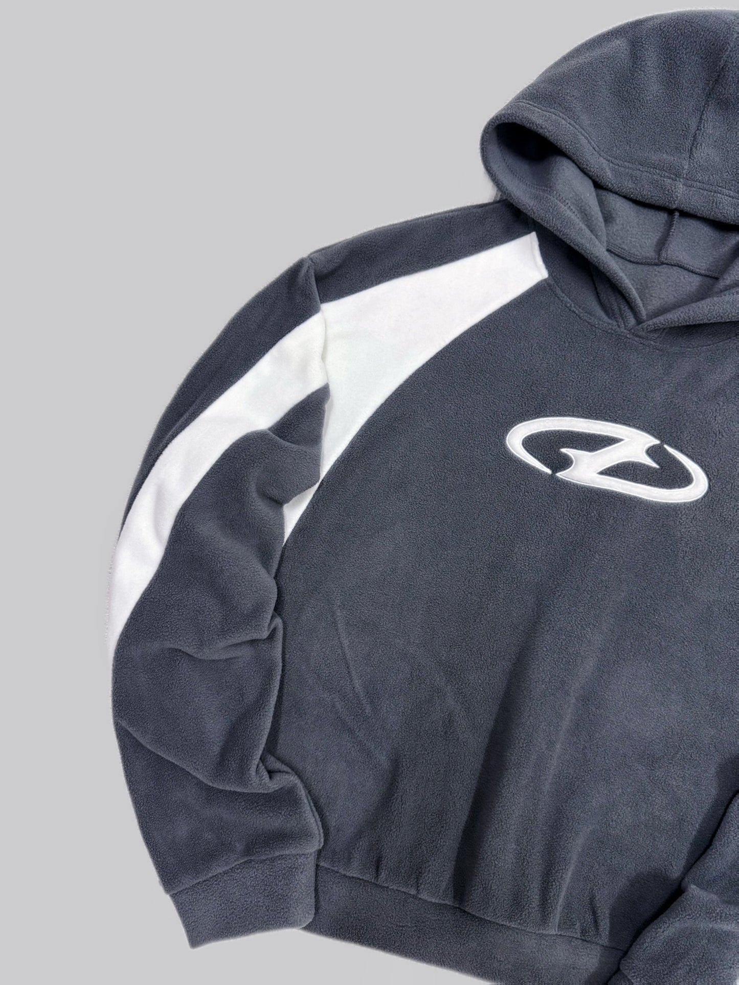 Unisex Hoodie Fleece Dunkelgrau Weiß Streifen Sticklogo