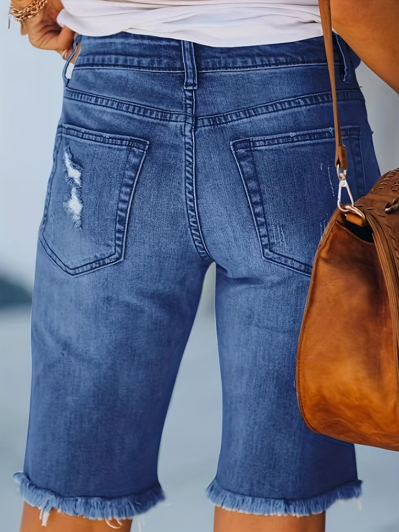 Bermuda jeans da donna effetto usato con frange – Moda estiva alla moda, streetwear e tempo libero