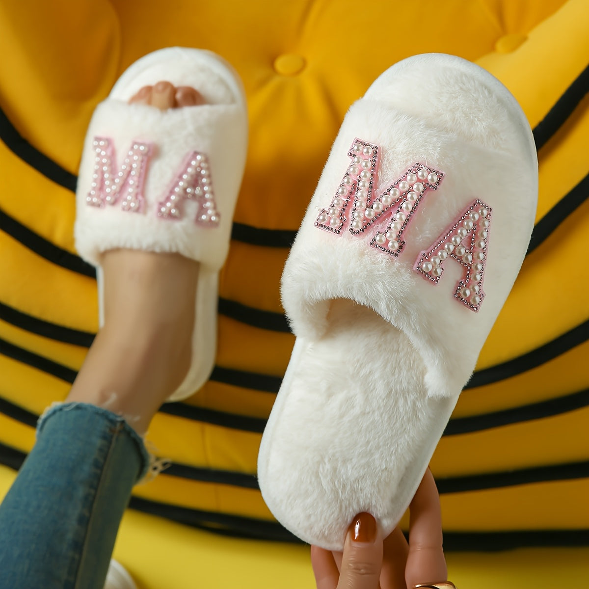 Pantofole da donna in peluche con decorazioni di perle e scritta 'MAMA' – Comode ciabatte per casa, regalo per mamme