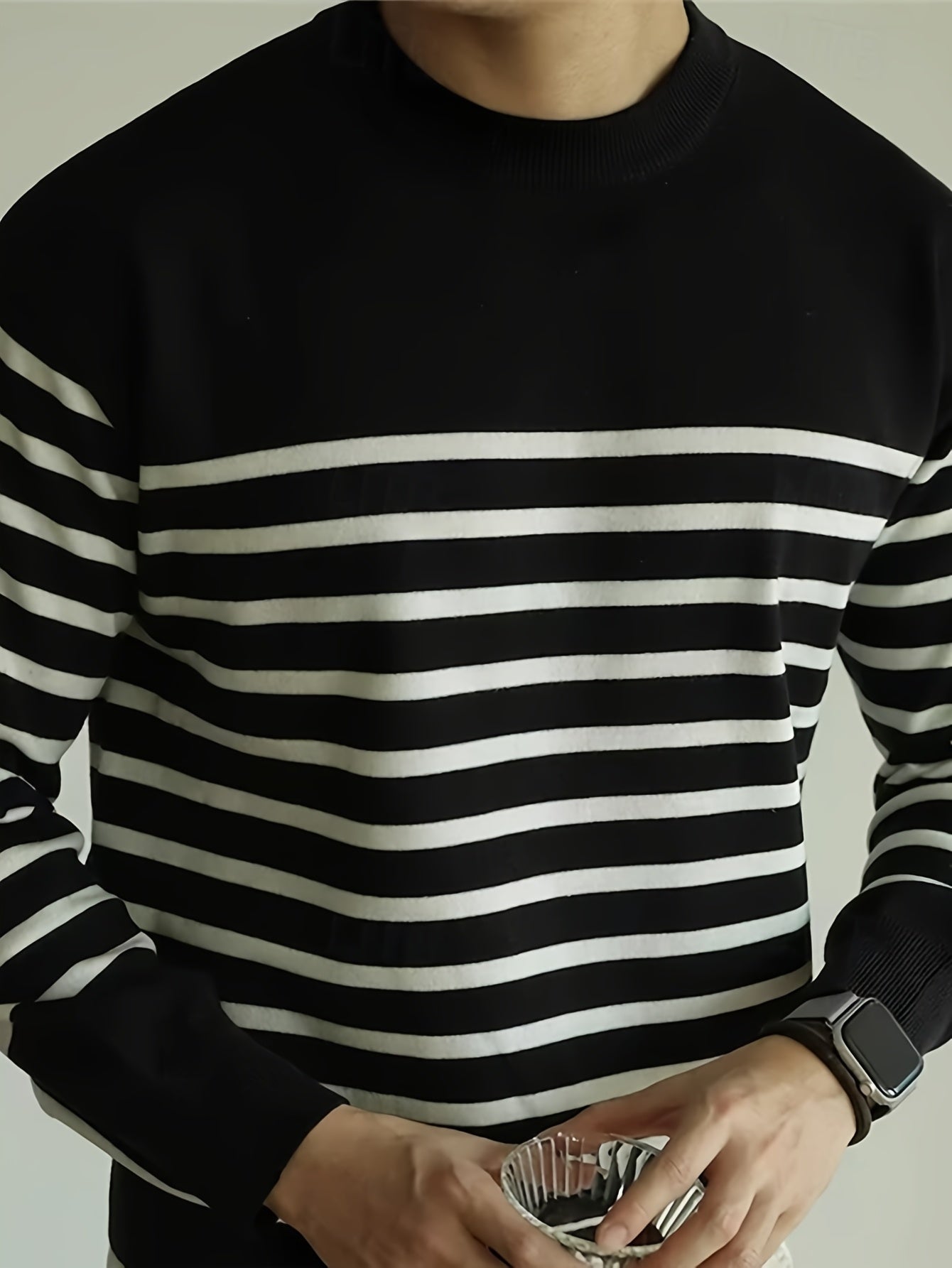 Pullover a maniche lunghe a girocollo a righe