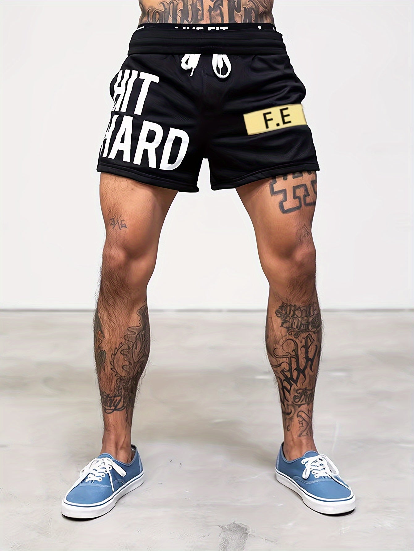 Herren Basketball Shorts im Sportstil mit "HIT HARD" Print – Lässige Fitness- und Trainingsshorts