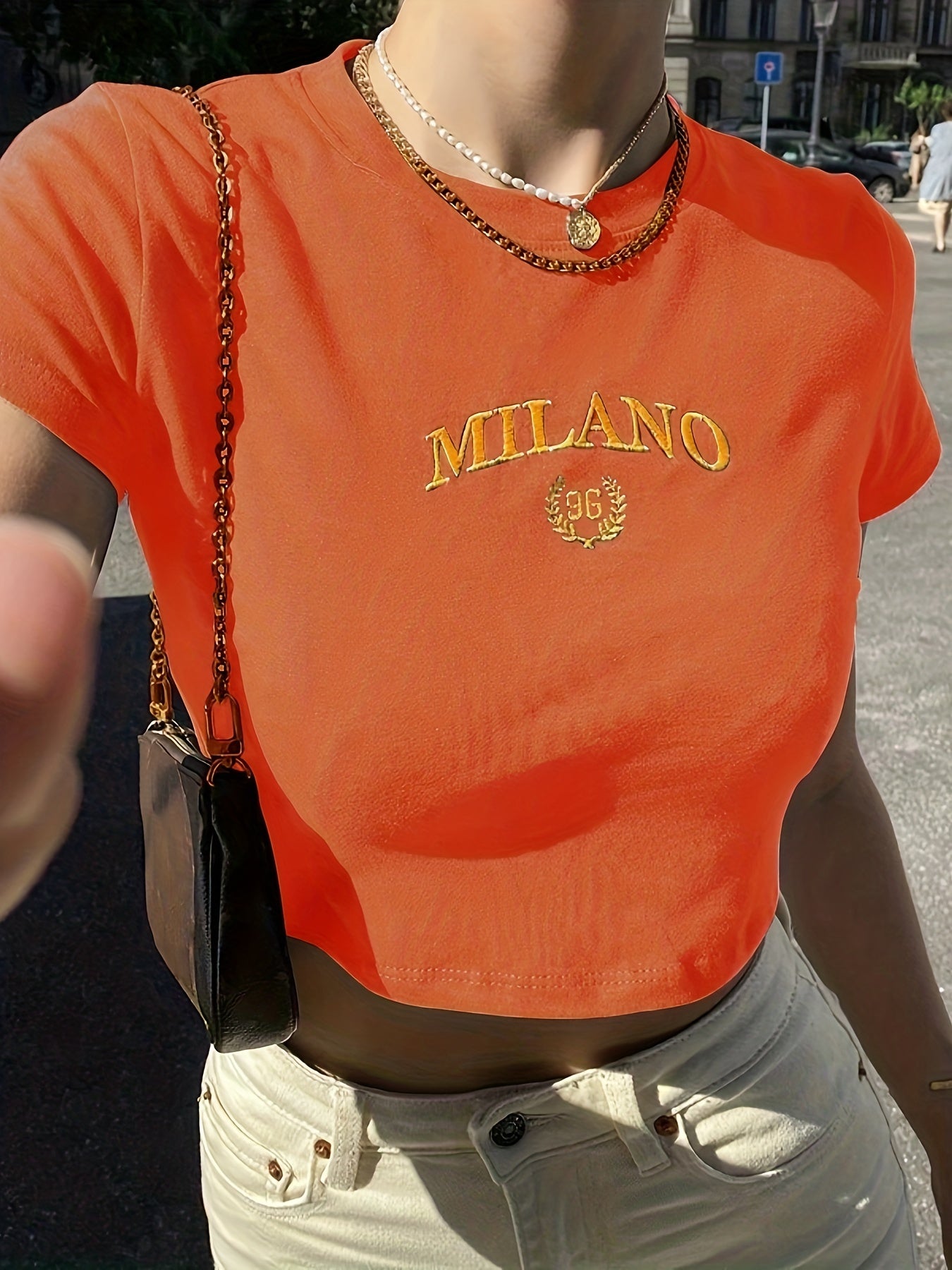 T-shirt corta da donna in stile Y2K con ricamo "MILANO" – Top estivo alla moda